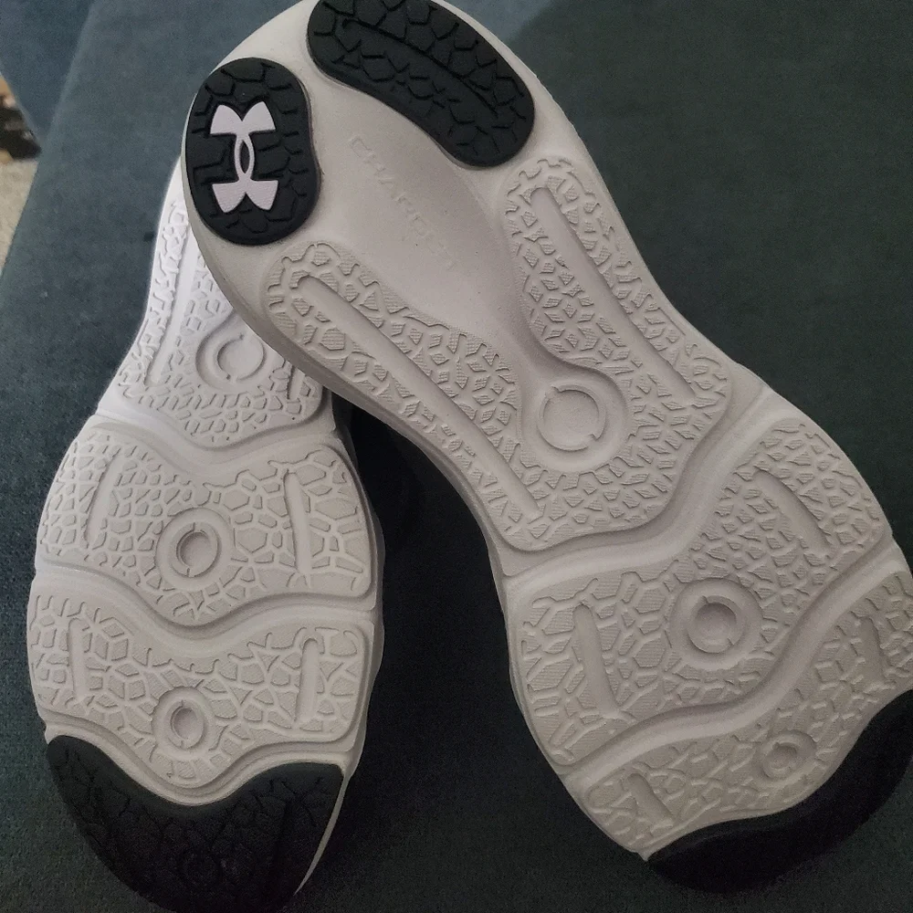 Under Armour UA GGS Charged Vantage Knit Running Sneakers Size 6.5Y